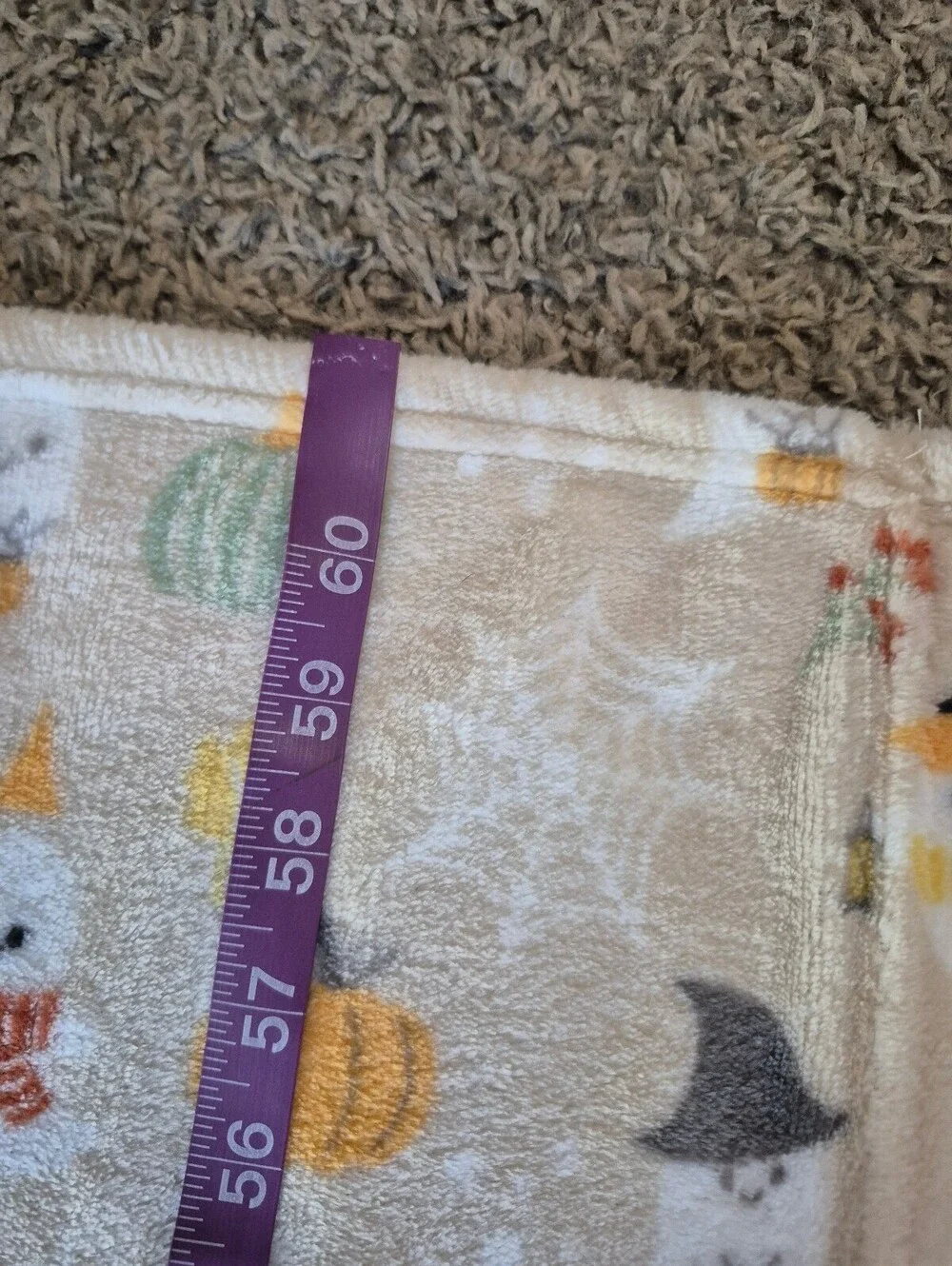 Halloween Themed Plush Throw Blanket with Ghost and Pumpkin Pattern